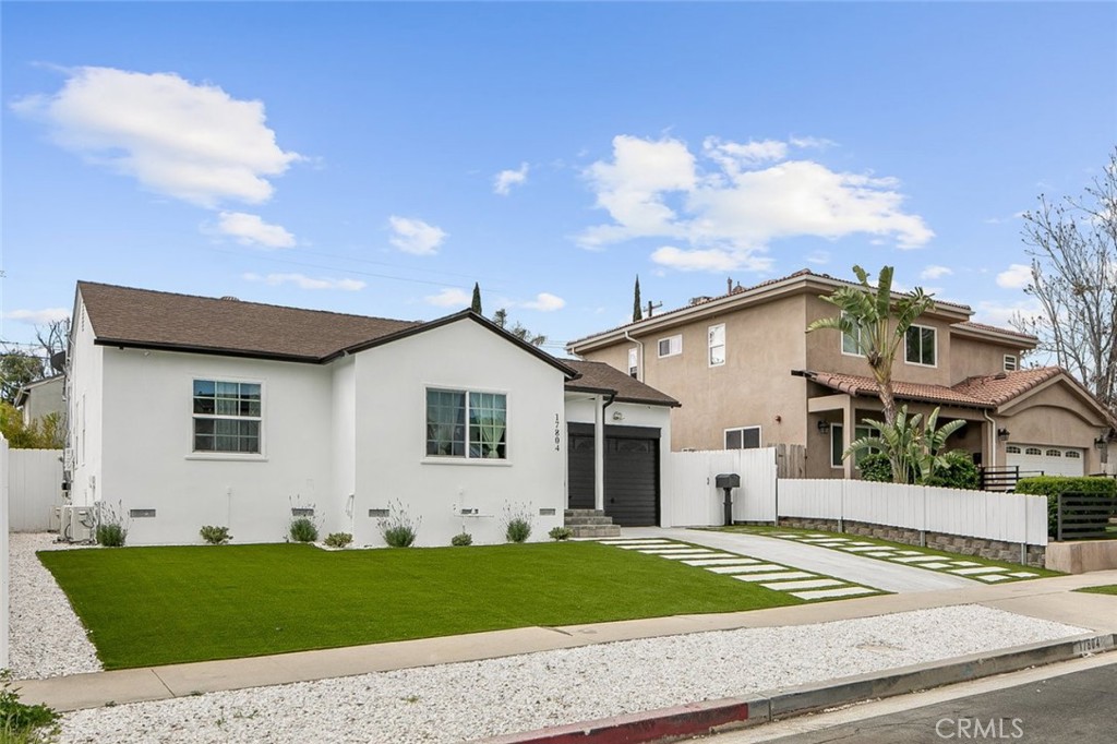 17804 Collins Street Property Photo 3