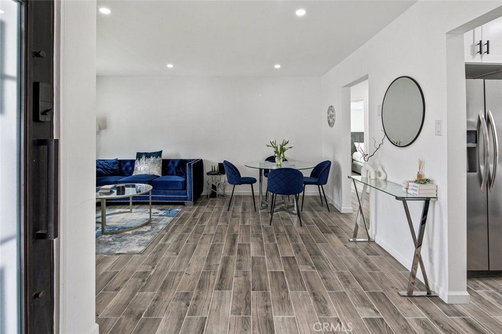 17804 Collins Street Property Photo 8