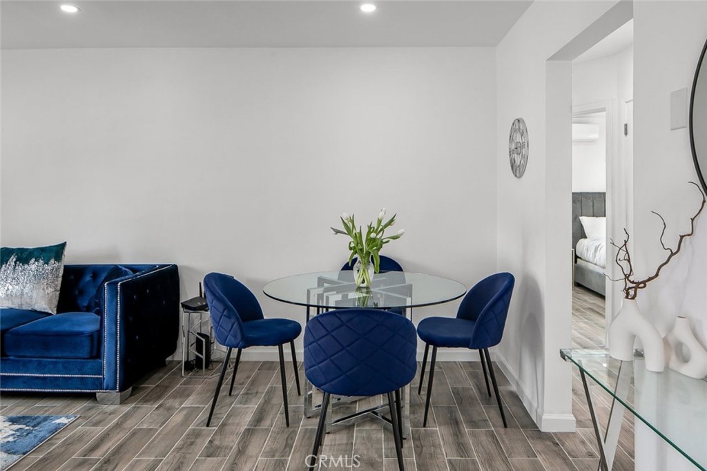 17804 Collins Street Property Photo 10