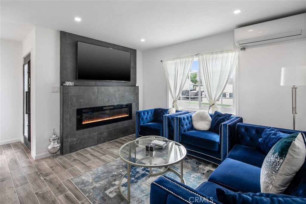 17804 Collins Street Property Photo 12
