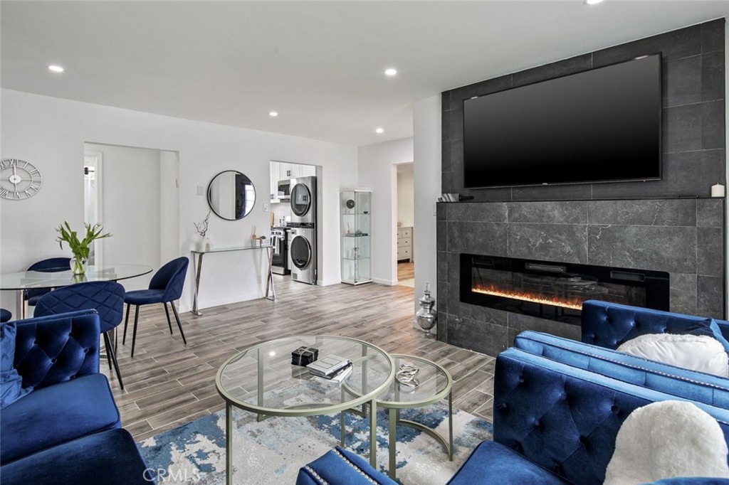 17804 Collins Street Property Photo 13