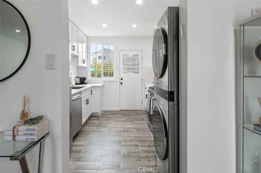 17804 Collins Street Property Photo 14