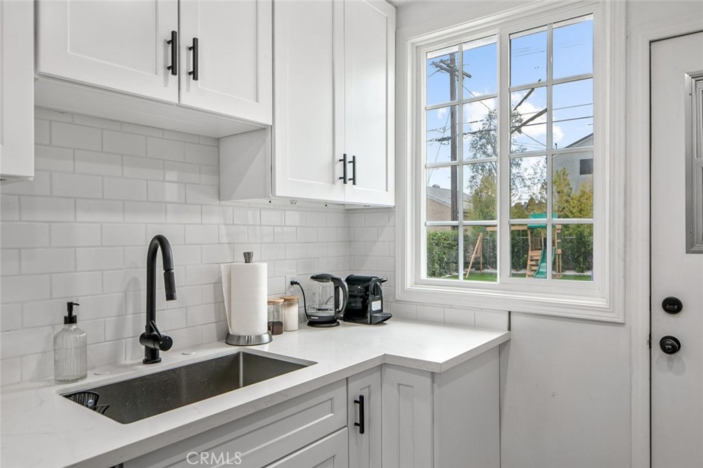17804 Collins Street Property Photo 19
