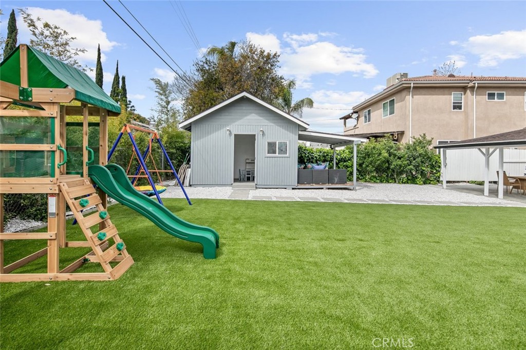 17804 Collins Street Property Photo 24