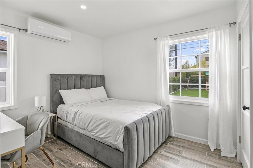 17804 Collins Street Property Photo 30