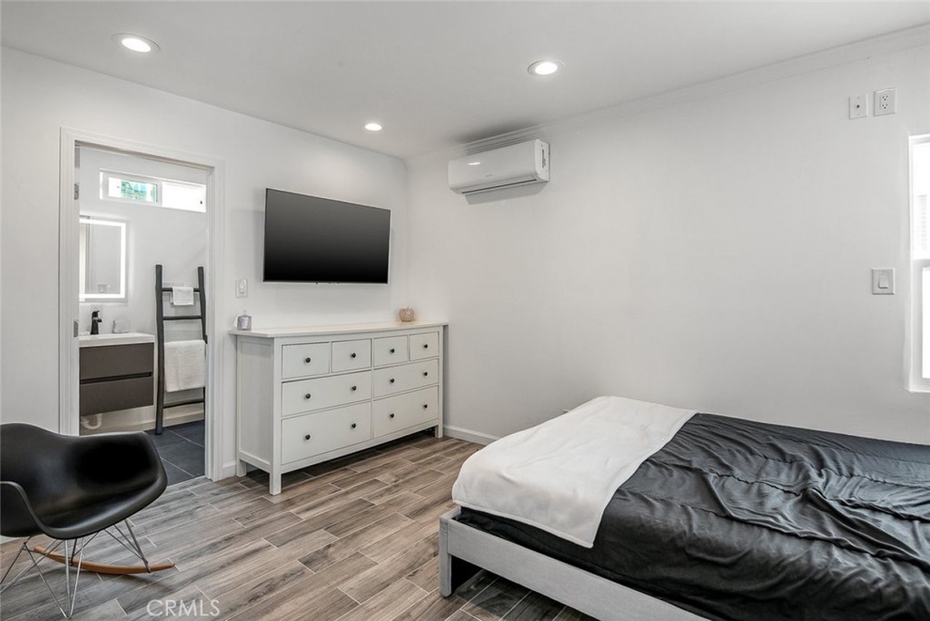 17804 Collins Street Property Photo 35