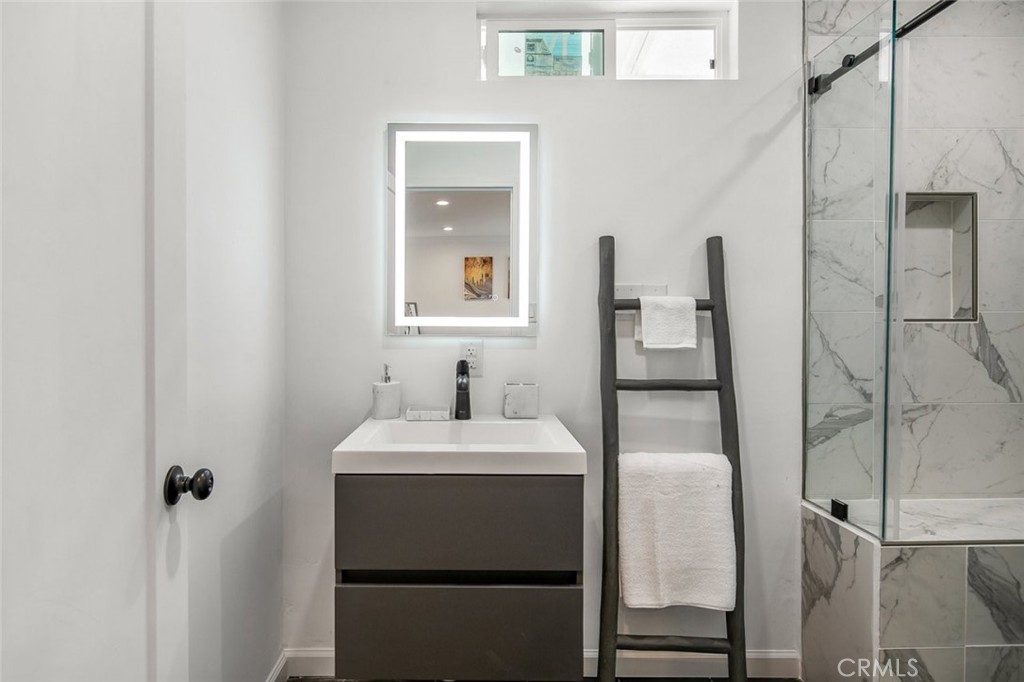17804 Collins Street Property Photo 37