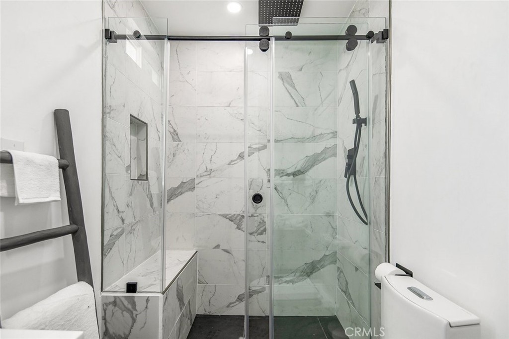17804 Collins Street Property Photo 38