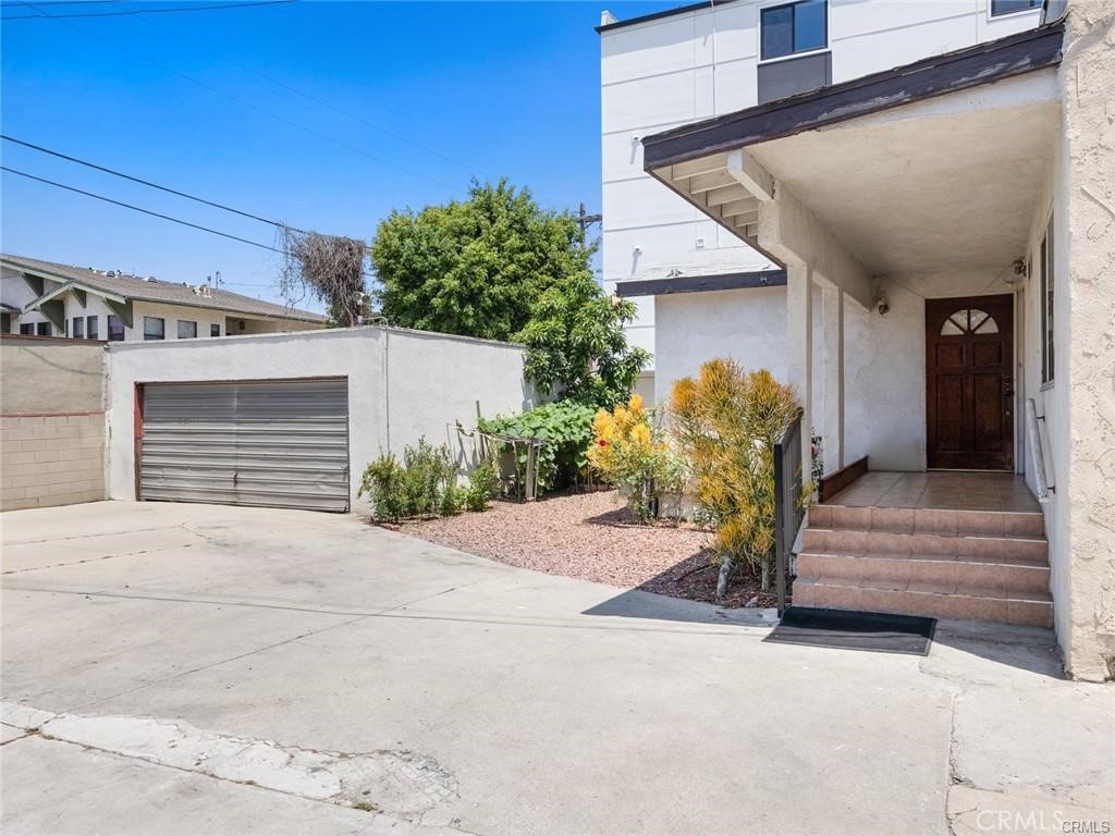 2917 Kenwood Avenue Property Photo 6