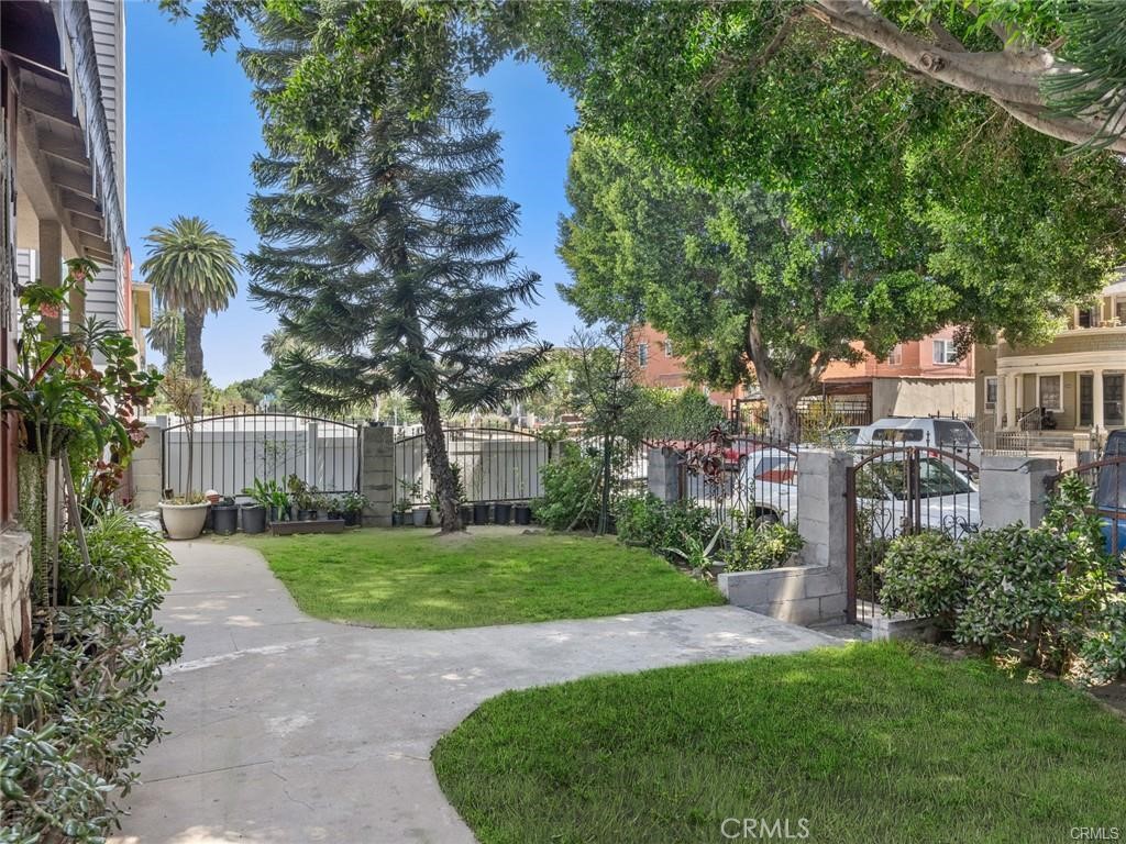 2917 Kenwood Avenue Property Photo 10