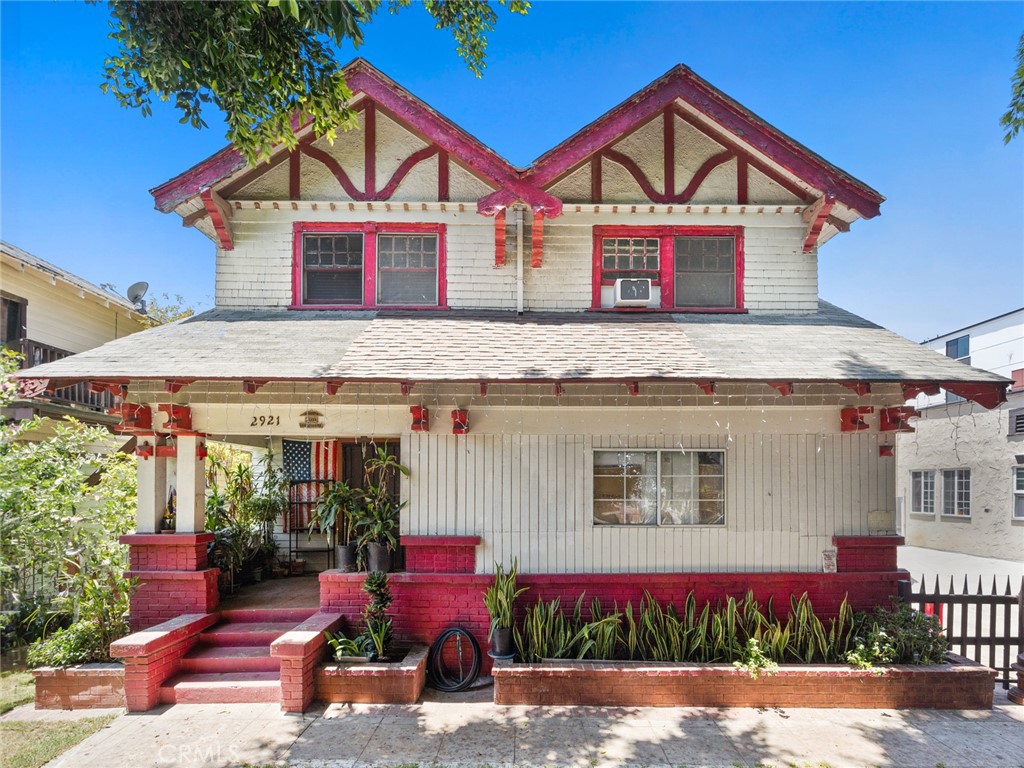 2921 Kenwood Avenue Property Photo 1