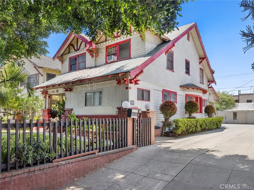 2921 Kenwood Avenue Property Photo 3