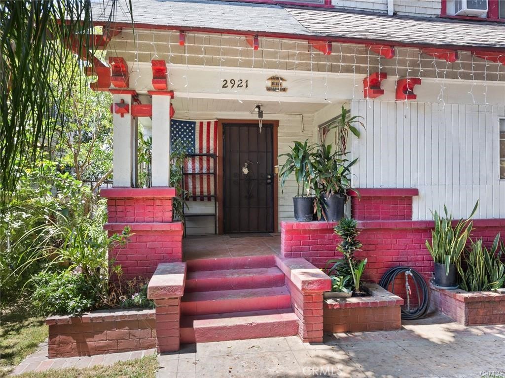 2921 Kenwood Avenue Property Photo 4