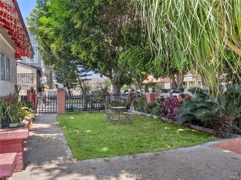 2921 Kenwood Avenue Property Photo 5