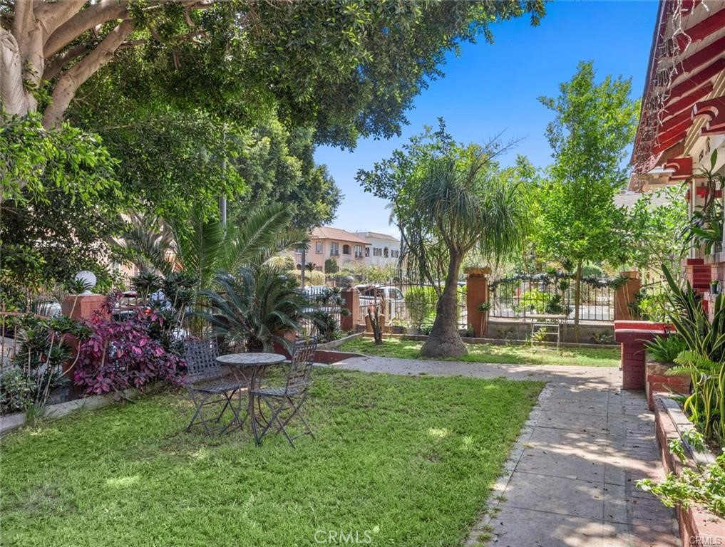 2921 Kenwood Avenue Property Photo 6