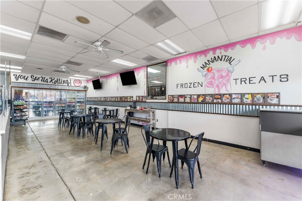 565 E Palmdale Blvd Property Photo 1