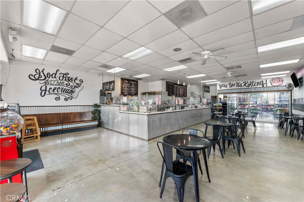 565 E Palmdale Blvd Property Photo 3