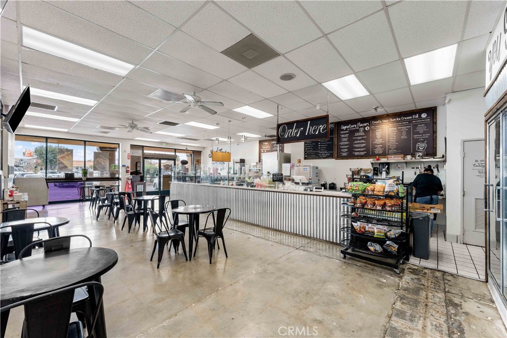 565 E Palmdale Blvd Property Photo 8