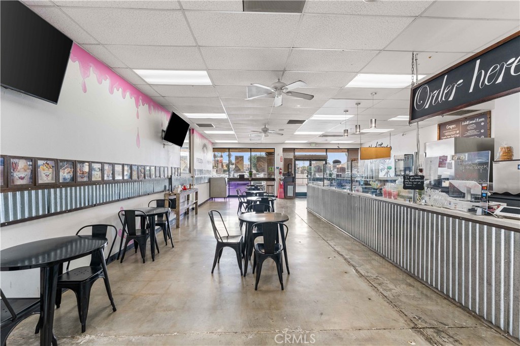 565 E Palmdale Blvd Property Photo 9