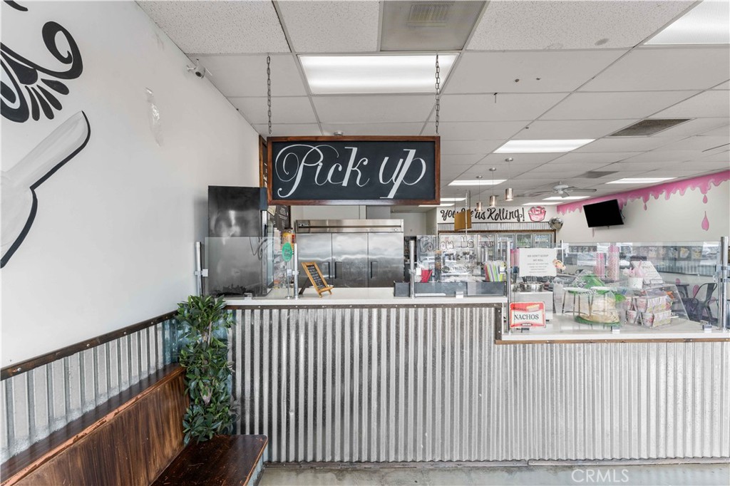 565 E Palmdale Blvd Property Photo 10