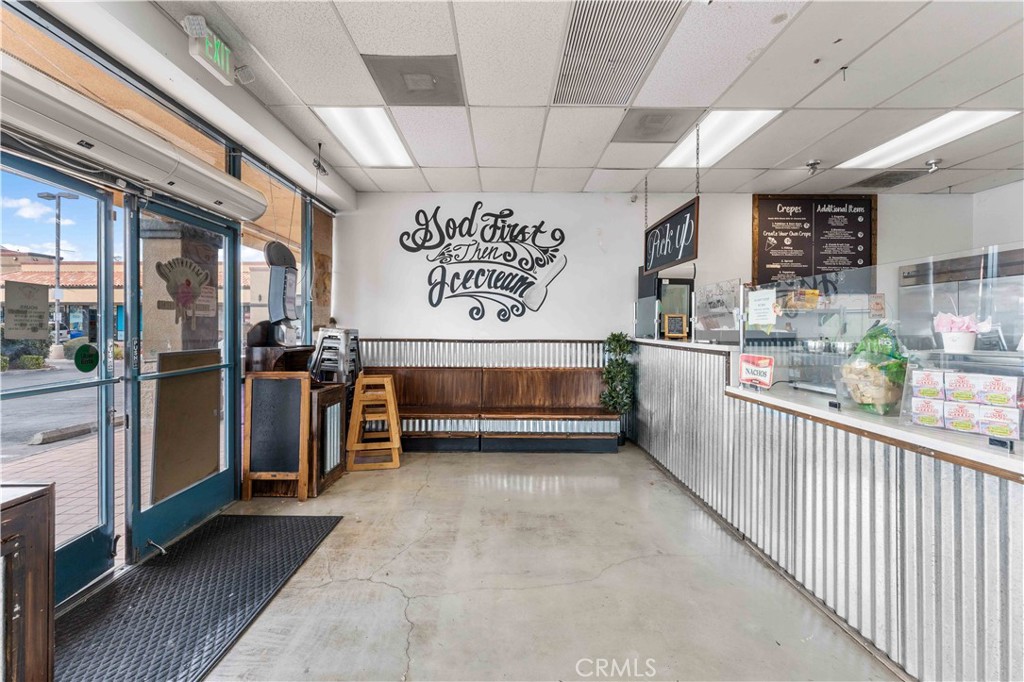 565 E Palmdale Blvd Property Photo 11