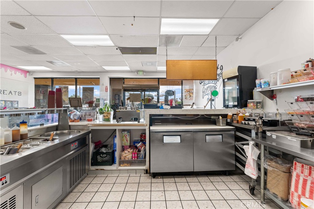 565 E Palmdale Blvd Property Photo 17