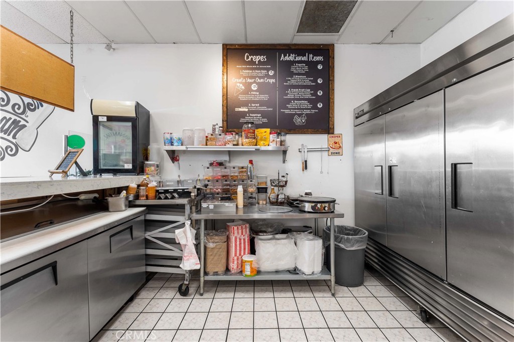 565 E Palmdale Blvd Property Photo 19