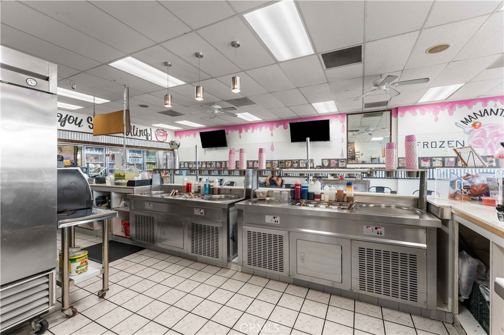 565 E Palmdale Blvd Property Photo 20