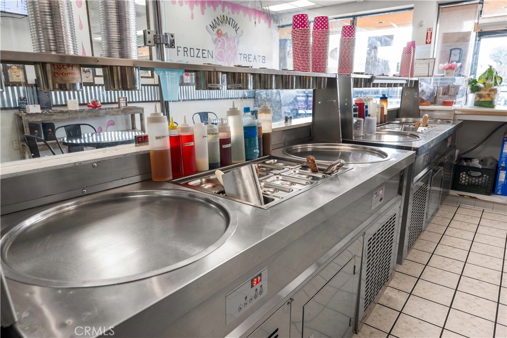 565 E Palmdale Blvd Property Photo 23