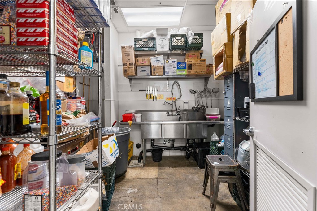 565 E Palmdale Blvd Property Photo 24