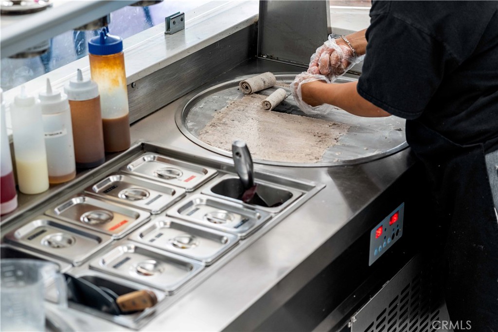 565 E Palmdale Blvd Property Photo 27