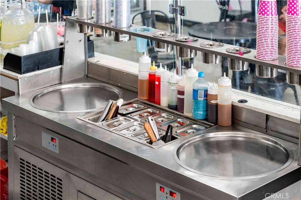 565 E Palmdale Blvd Property Photo 32