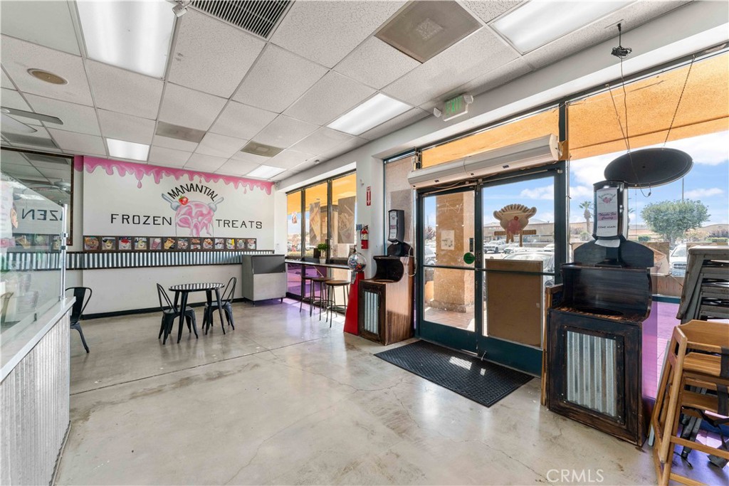 565 E Palmdale Blvd Property Photo 34