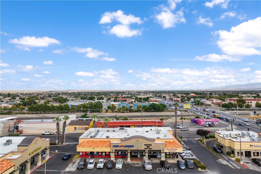 565 E Palmdale Blvd Property Photo 44