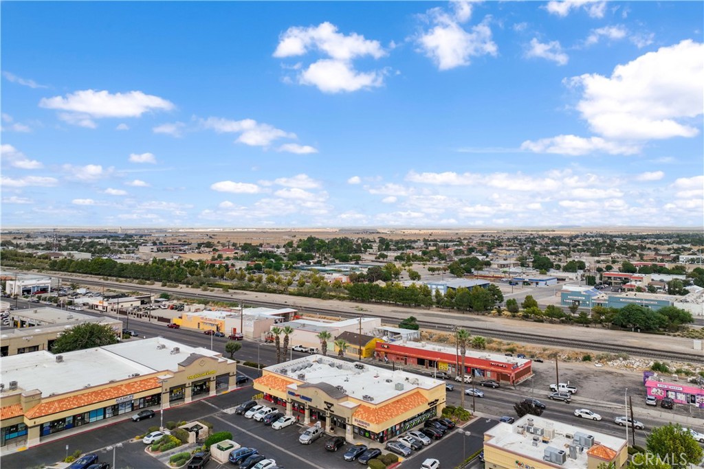 565 E Palmdale Blvd Property Photo 45