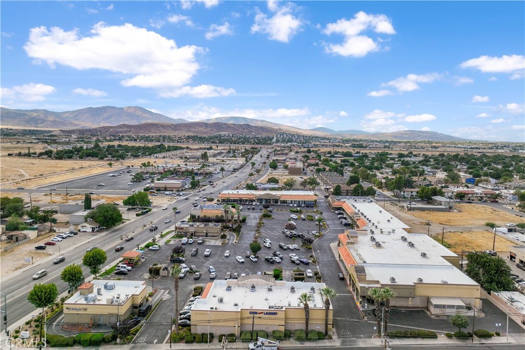 565 E Palmdale Blvd Property Photo 46