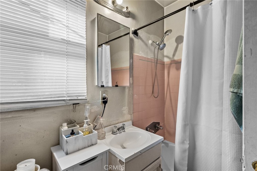 5619 Willowcrest Avenue Property Photo 17