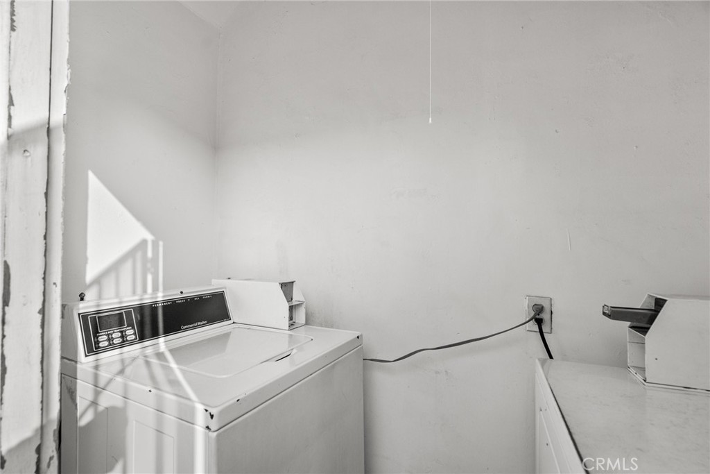 5619 Willowcrest Avenue Property Photo 31