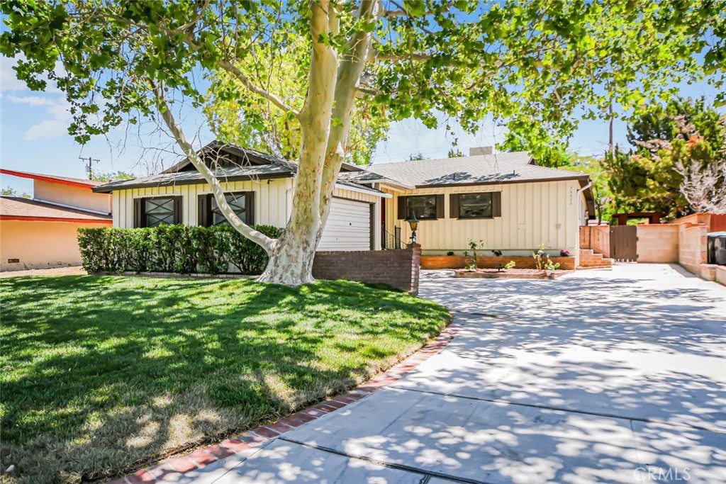 44446 Loneoak Avenue Property Photo 1