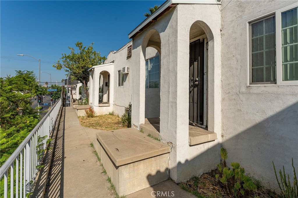 272 S Burlington Avenue Property Photo 8