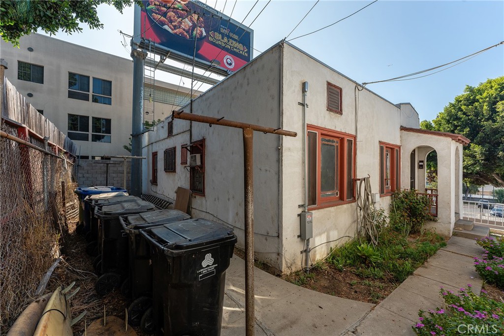272 S Burlington Avenue Property Photo 12