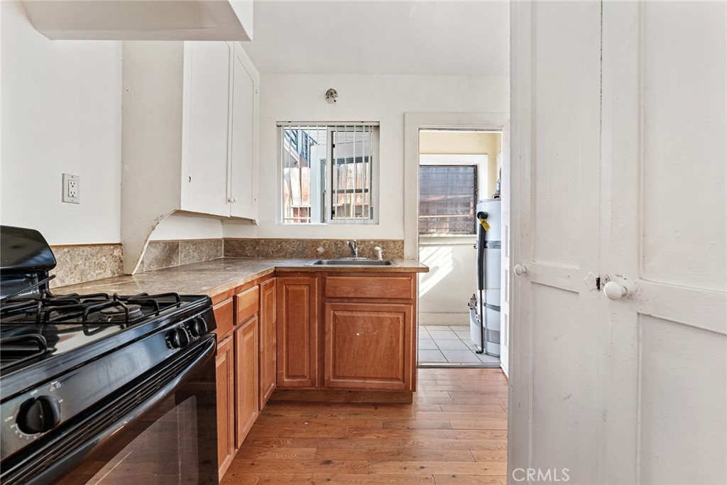 272 S Burlington Avenue Property Photo 16