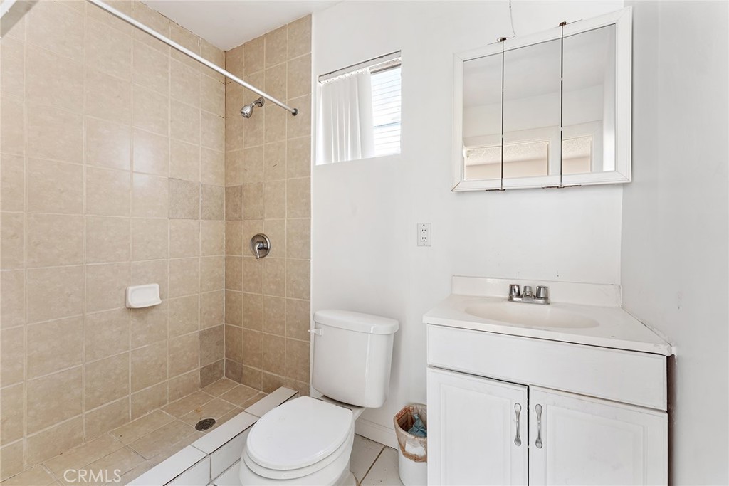 272 S Burlington Avenue Property Photo 17