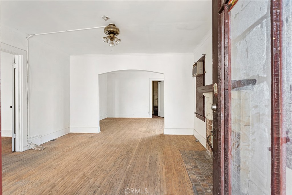 272 S Burlington Avenue Property Photo 19