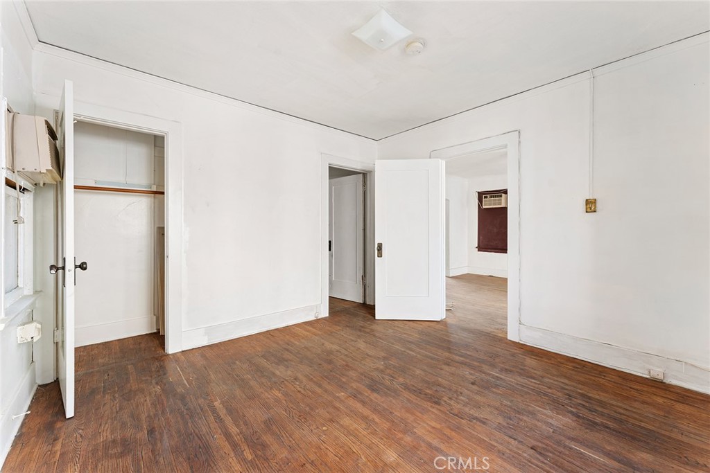 272 S Burlington Avenue Property Photo 20