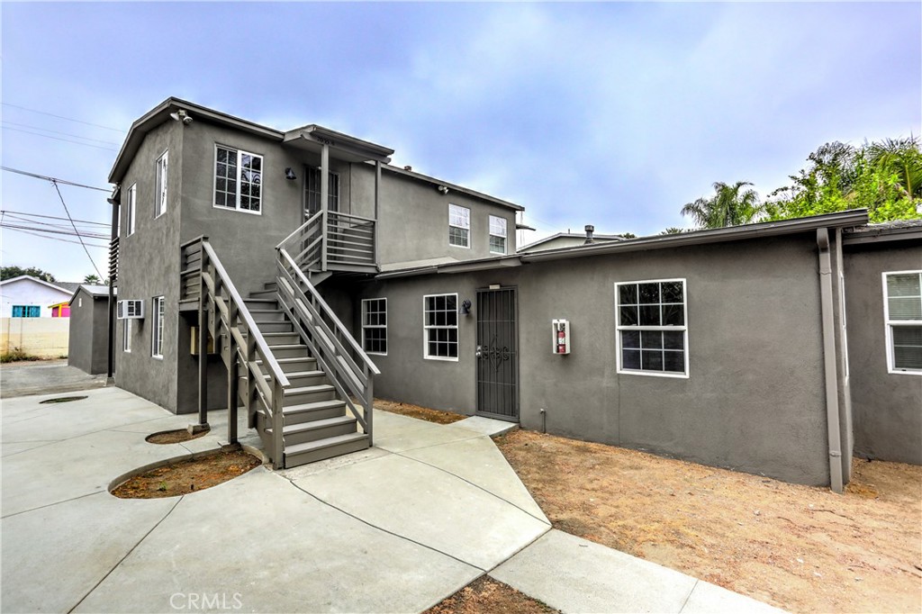7033 Hazeltine Avenue Property Photo 2