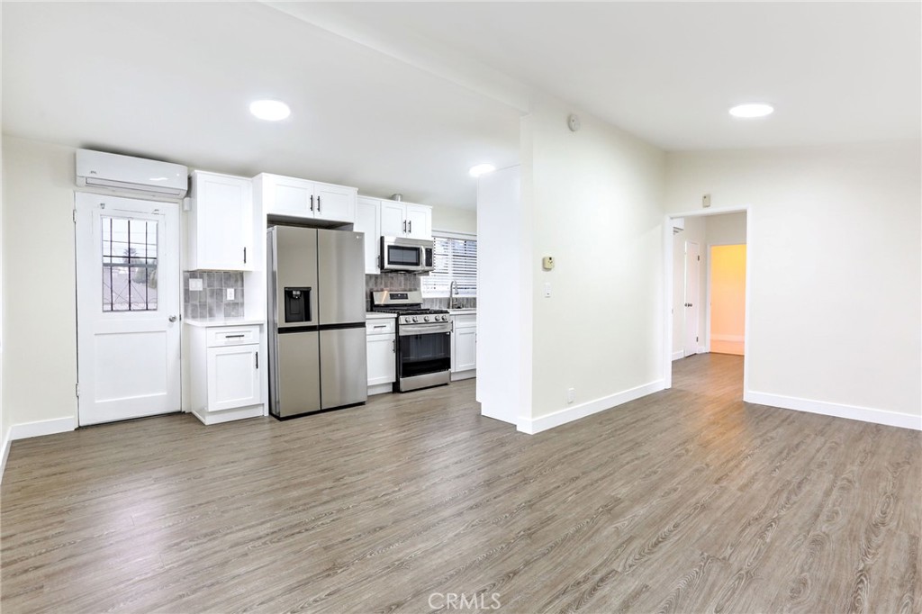 7033 Hazeltine Avenue Property Photo 4