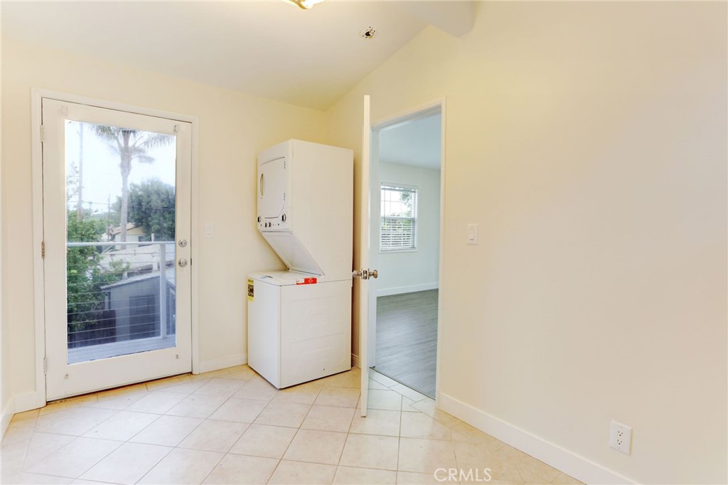 7033 Hazeltine Avenue Property Photo 11