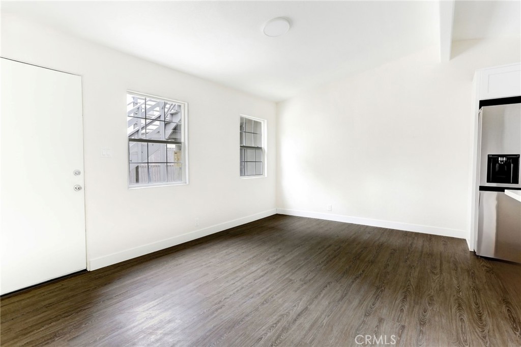 7033 Hazeltine Avenue Property Photo 14