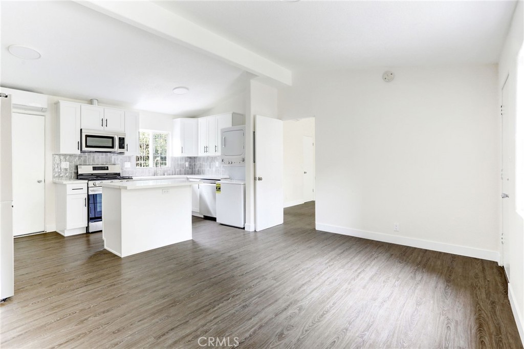 7033 Hazeltine Avenue Property Photo 15